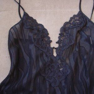 Woman's Pretty Lingerie Nightie Black and Lacy New